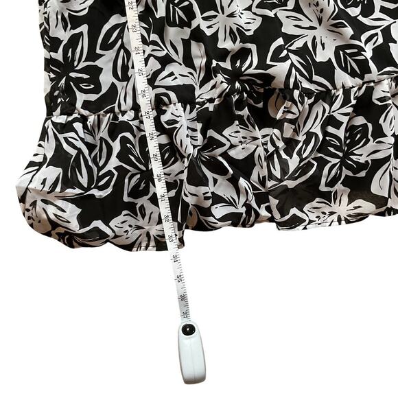 Marissa Olivia Black/White Flutter Sleeve Dress.  NWT  Size Medium - Picture 6 of 7